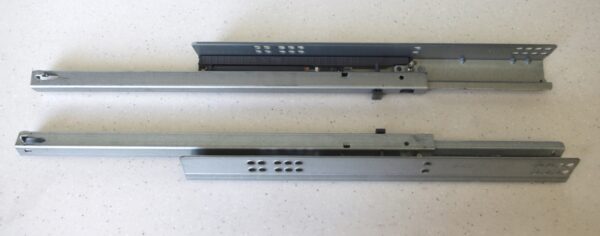 Οδηγός συρταριου κρυφός 80% 350mm με φρένο (g10)
